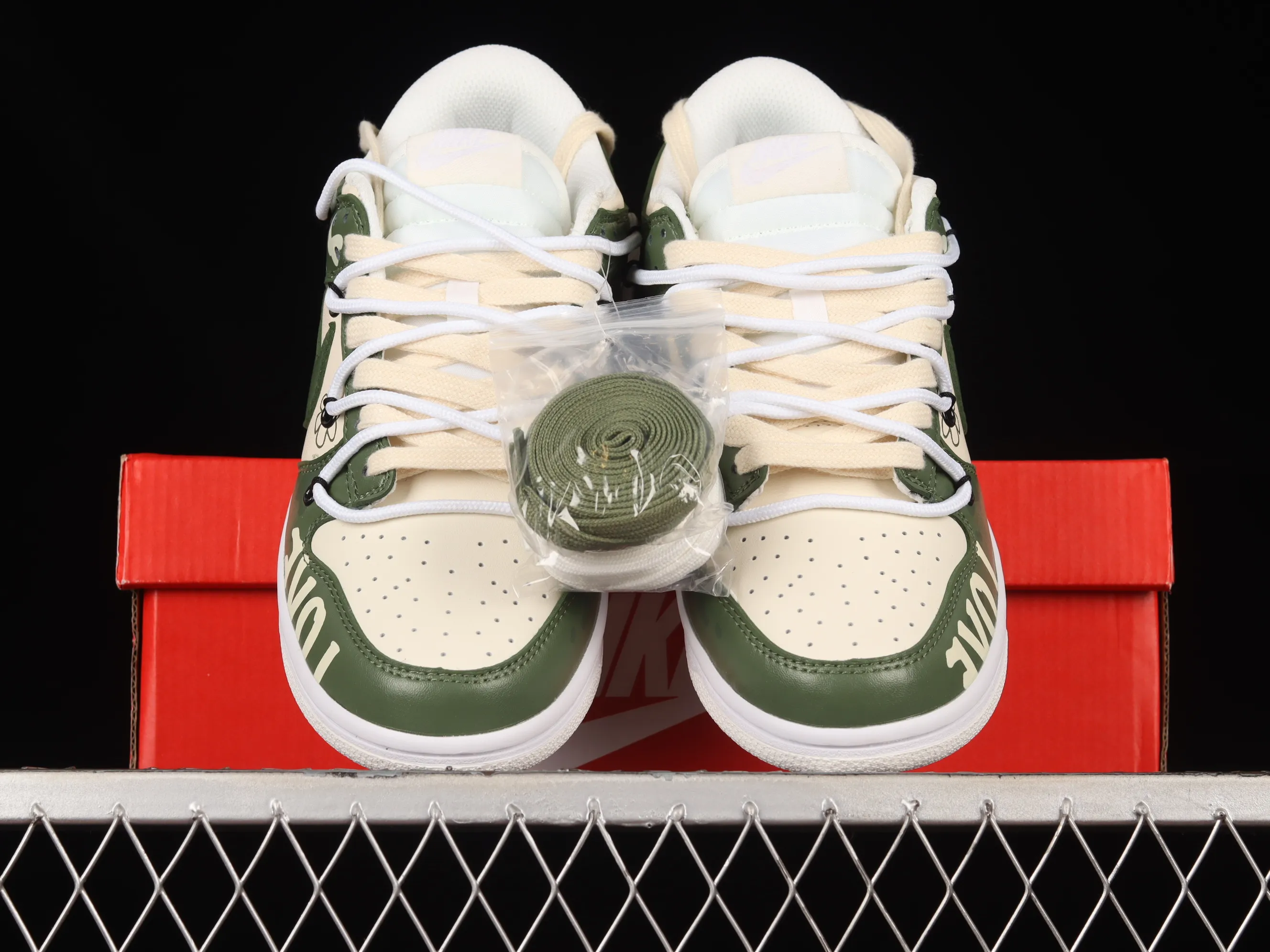 All categories Nk SB Dunk series Nk SB Dunk Low low-top sneakers Nk Dunk Low LOVE floral green customized version of deconstructed strap casual sneakers DH9765-100